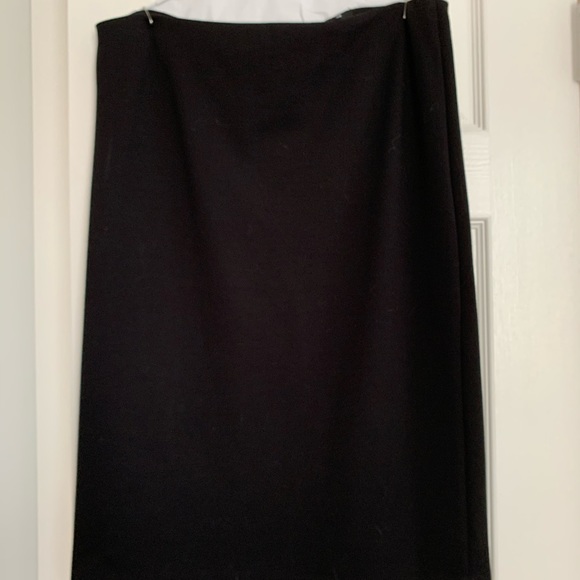 Leslie Stuart Dresses & Skirts - New Leslie Stuart Knee Length Skirt!  Christmas!!